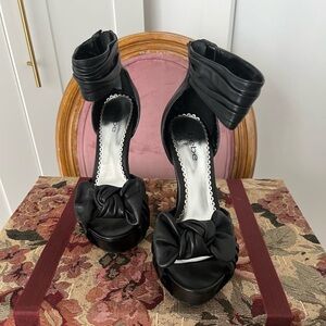 Bebe Platforms sz 38